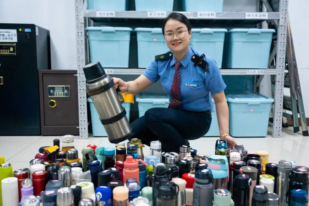 6天捡1000张身份证<strong></p>
<p>币风港</strong>！高铁站工作人员回应