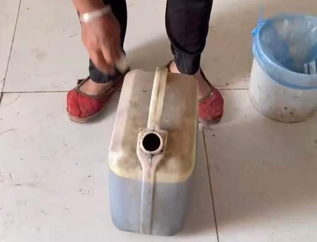 江苏一地多位村民称送自种菜籽到油坊榨油变“臭油”<strong></p>
<p>淘金矿场app</strong>,期盼职能部门查明真相