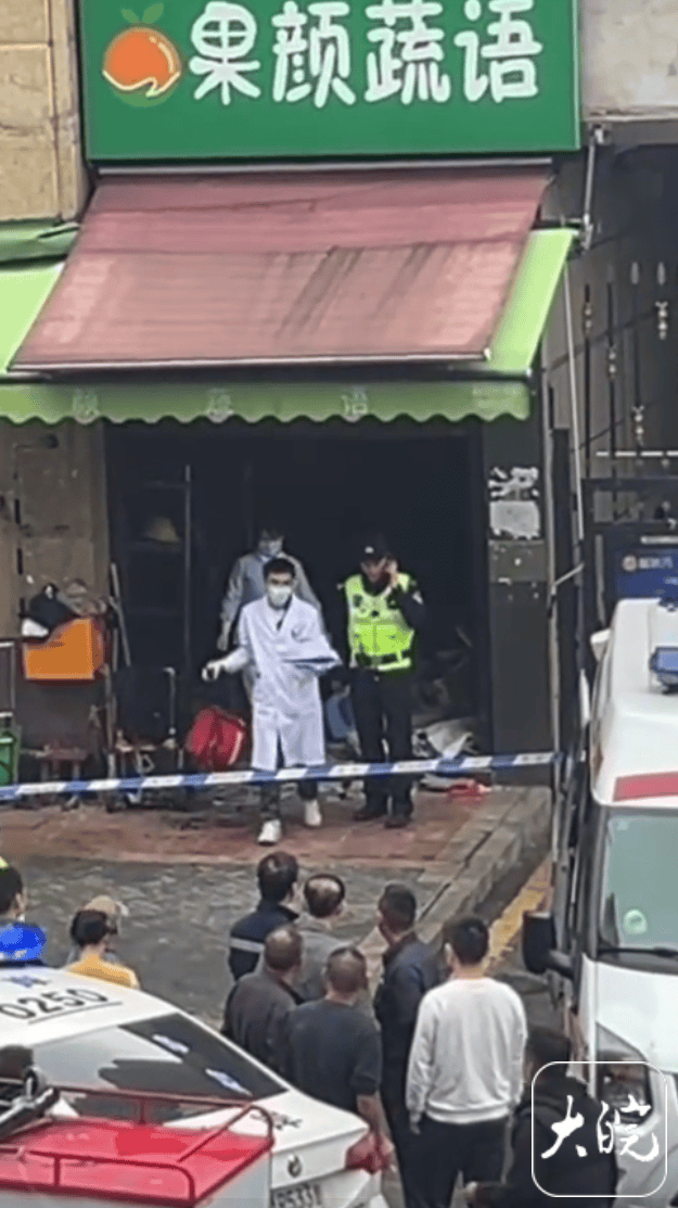 重庆一水果店因装修墙体塌陷<strong></p>
<p>淘金矿场app</strong>？当地回应：事故致1人身亡