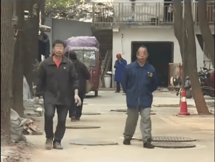 长沙一小区变“井”区：9栋楼井盖多达170个<strong></p>
<p>etf币</strong>，施工方称地下管网复杂只能加井