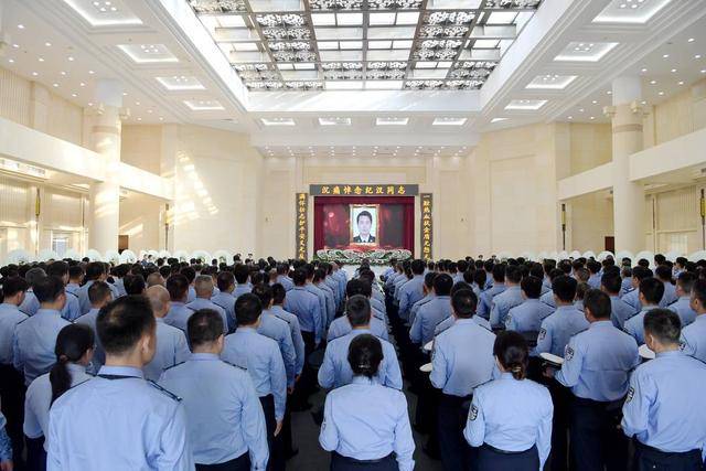 痛心<strong></p>
<p>etf币</strong>！武汉版“八里河派出所”所长凌晨在所里倒下 年仅52岁