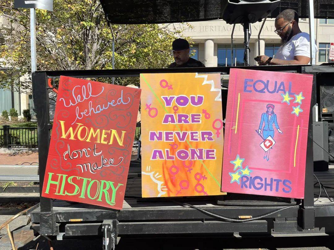 "化恐惧为战斗<strong></p>
<p>etf币</strong>！"全美多地爆发反特朗普游行