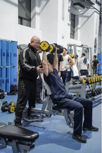 “八块腹肌和胸肌我都看习惯了”<strong></p>
<p>链币网</strong>!浙江这所高校的健身房太火爆