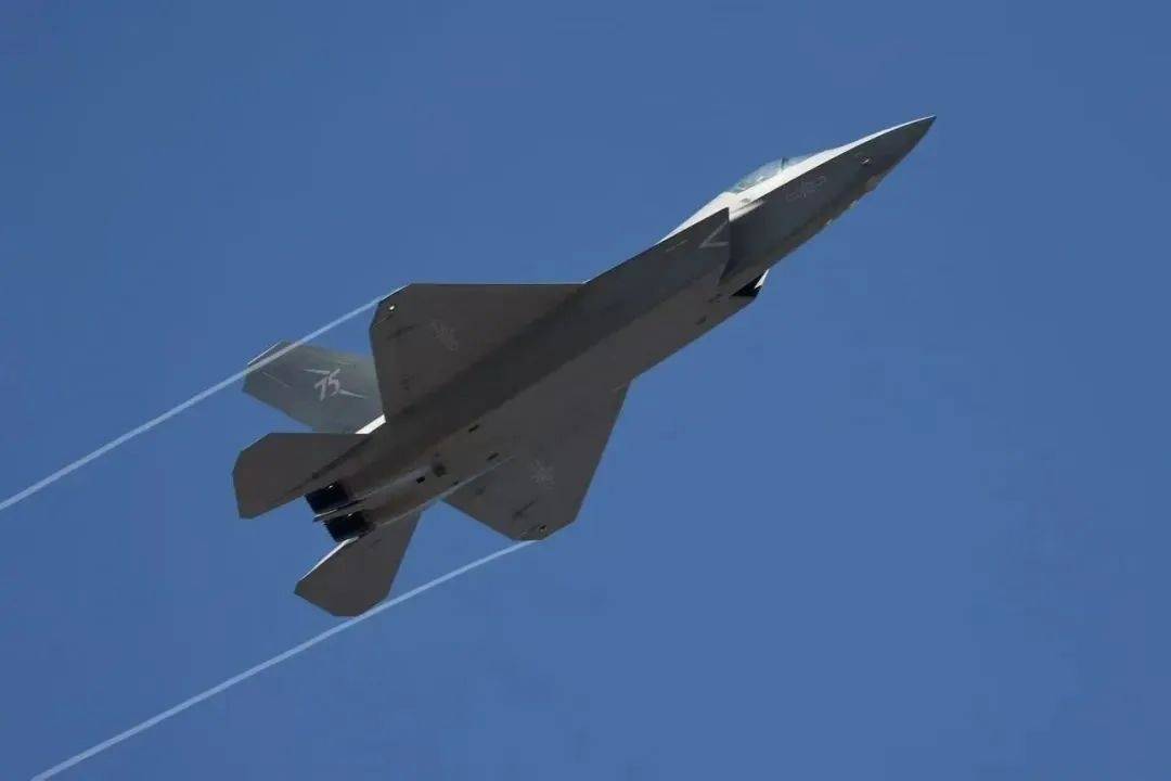 人民空军“三剑客”将升级为“四剑客”<strong></p>
<p>上币精品网</strong>！歼-35A试验试飞过程公开：动则灵、静则稳