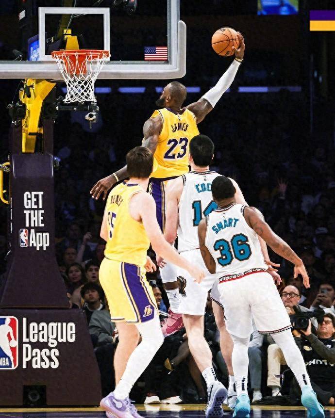 湖人三连胜詹姆斯35分<strong></p>
<p>币圈代投</strong>，韩乔生称前无古人后难有来者，苏群：来一个中锋，必要出八村垒