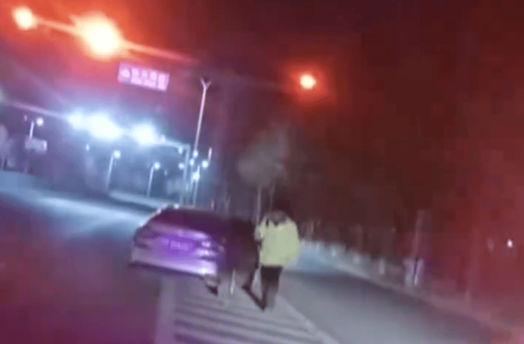 饭碗砸了!通州一职业司机嫌妻子开车慢<strong></p>
<p>币圈论坛社区</strong>,非要自己来!这下摊上事了……