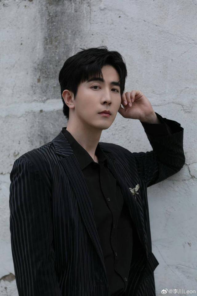 喜剧人李川谈“李总”：搜集“霸总”素材，被“油腻”整成“工伤”｜谈艺录