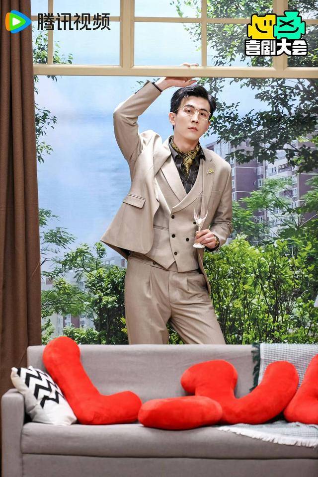 喜剧人李川谈“李总”：搜集“霸总”素材<strong></p>
<p>初入币圈</strong>，被“油腻”整成“工伤”｜谈艺录