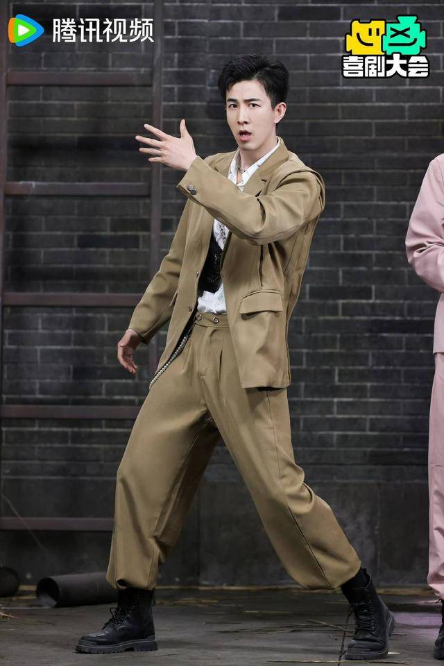 喜剧人李川谈“李总”：搜集“霸总”素材<strong></p>
<p>初入币圈</strong>，被“油腻”整成“工伤”｜谈艺录