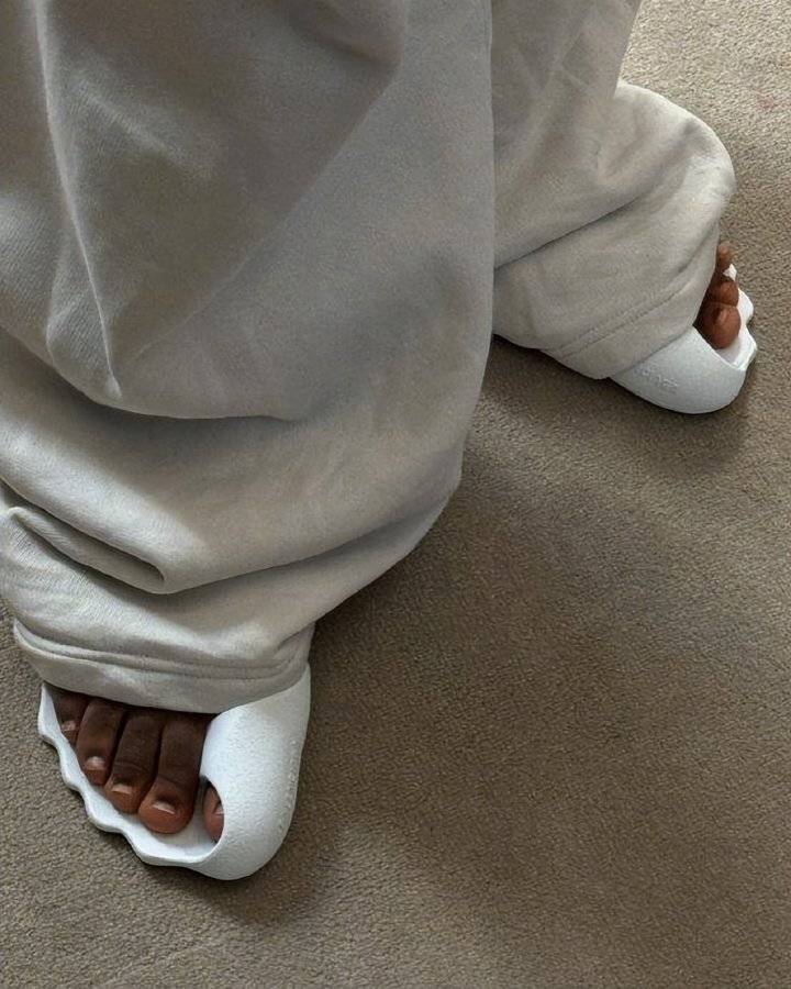 巴黎世家这鞋要卖1万多<strong></p>
<p>币圈整顿</strong>？网友看傻：确定不是鞋垫？