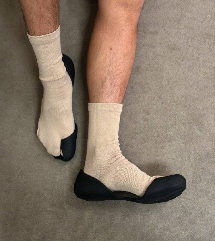 巴黎世家这鞋要卖1万多<strong></p>
<p>币圈整顿</strong>？网友看傻：确定不是鞋垫？