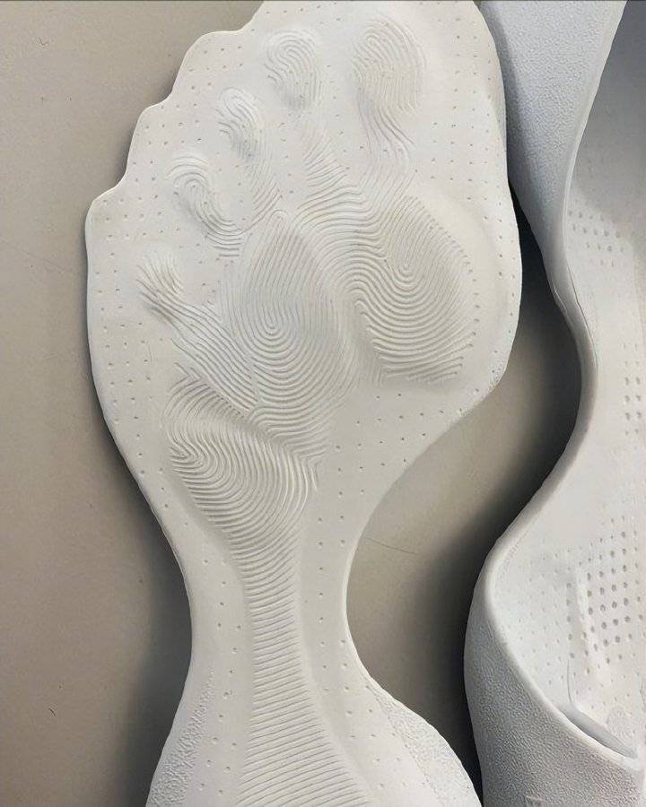 巴黎世家这鞋要卖1万多<strong></p>
<p>币圈整顿</strong>？网友看傻：确定不是鞋垫？