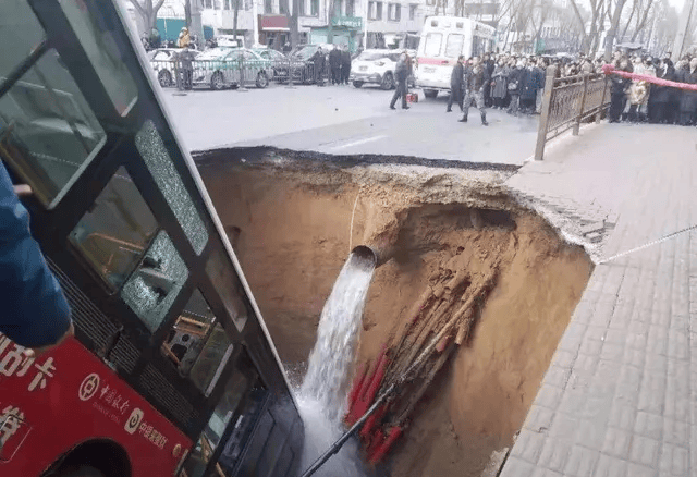 深圳一施工现场发生坍塌<strong></p>
<p>币圈整顿</strong>,13名作业人员失联