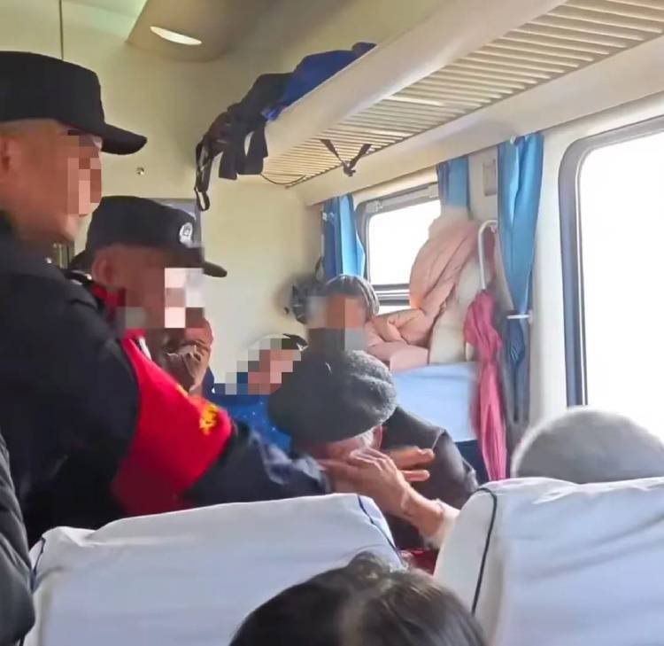 母女俩列车霸座还持刀威胁<strong></p>
<p>蜜蜜币</strong>，12306回应