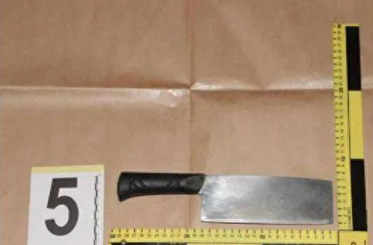 男子看监控发现妻子出轨<strong></p>
<p>炒币破产</strong>,怒气冲冲回家抓现行,举起菜刀……