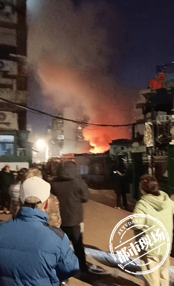 “我家楼都动了”<strong></p>
<p>炒币破产</strong>,天津一小区突发火灾,当地消防深夜通报