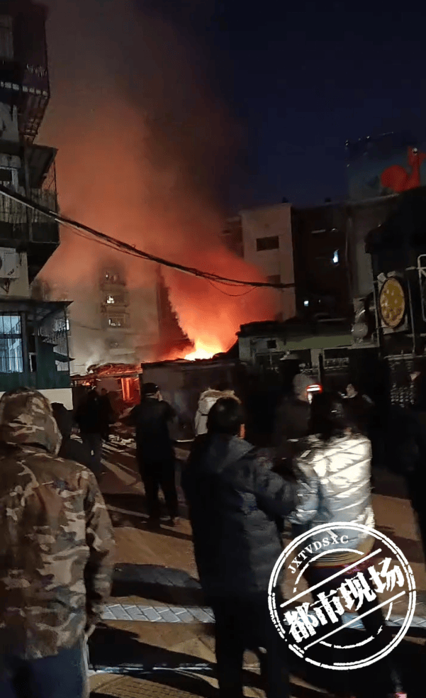 “我家楼都动了”<strong></p>
<p>炒币破产</strong>,天津一小区突发火灾,当地消防深夜通报