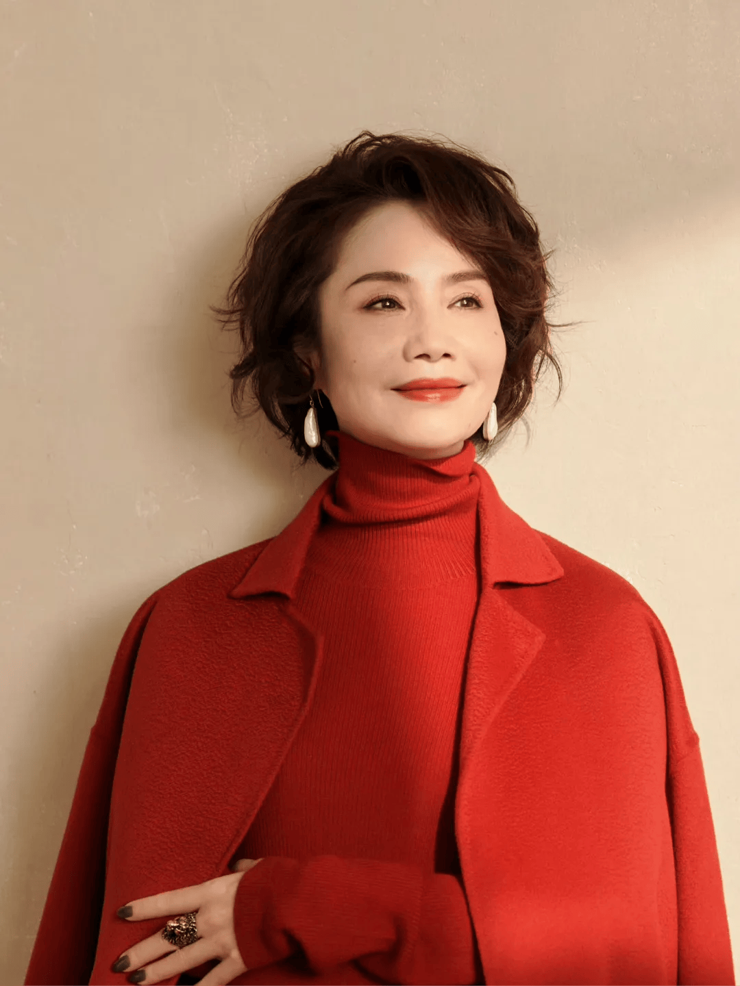 前央视知名主持人<strong></p>
<p>炒币破产</strong>,转行当演员