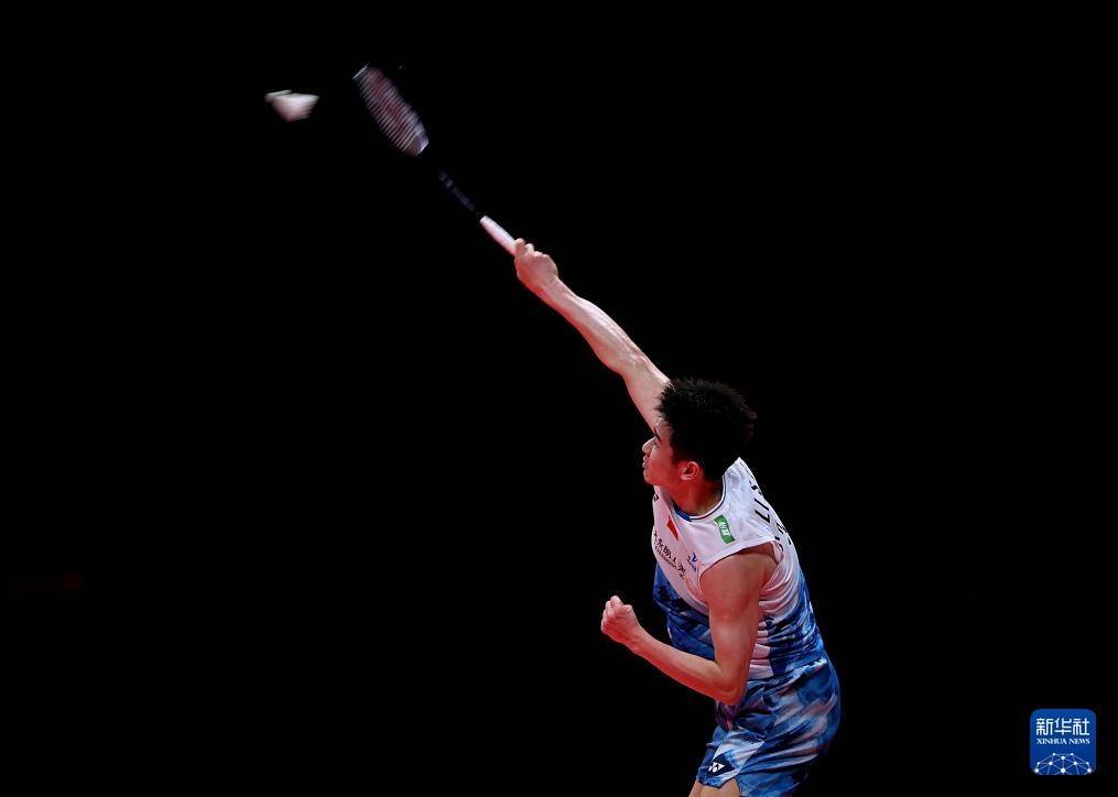 羽毛球世巡赛总决赛:李诗沣胜周天成