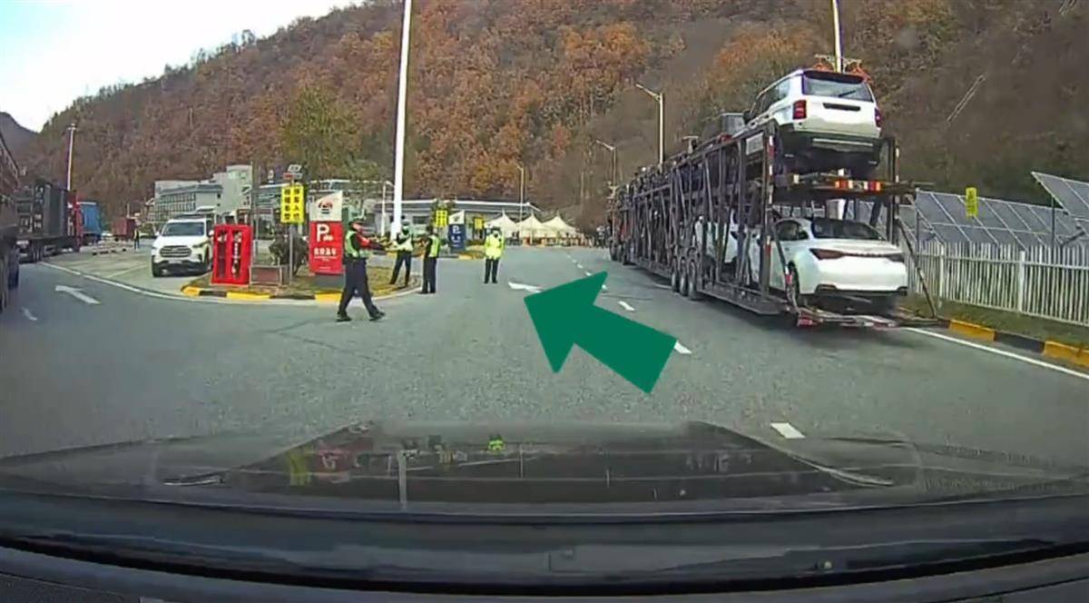 网红博主反映交警在高速上设卡查超速<strong></p>
<p>扣币</strong>，质疑其滥用职权，汉中警方回应