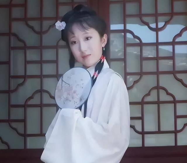 17岁少女神似林黛玉<strong></p>
<p>扣币</strong>，艺考惊艳评委，网友惊呼：陈晓旭重生！