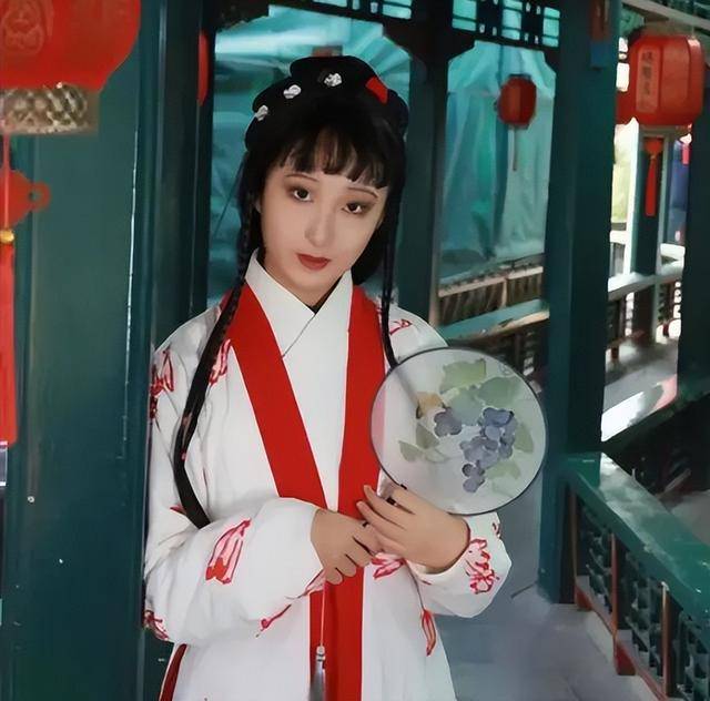 17岁少女神似林黛玉<strong></p>
<p>扣币</strong>，艺考惊艳评委，网友惊呼：陈晓旭重生！