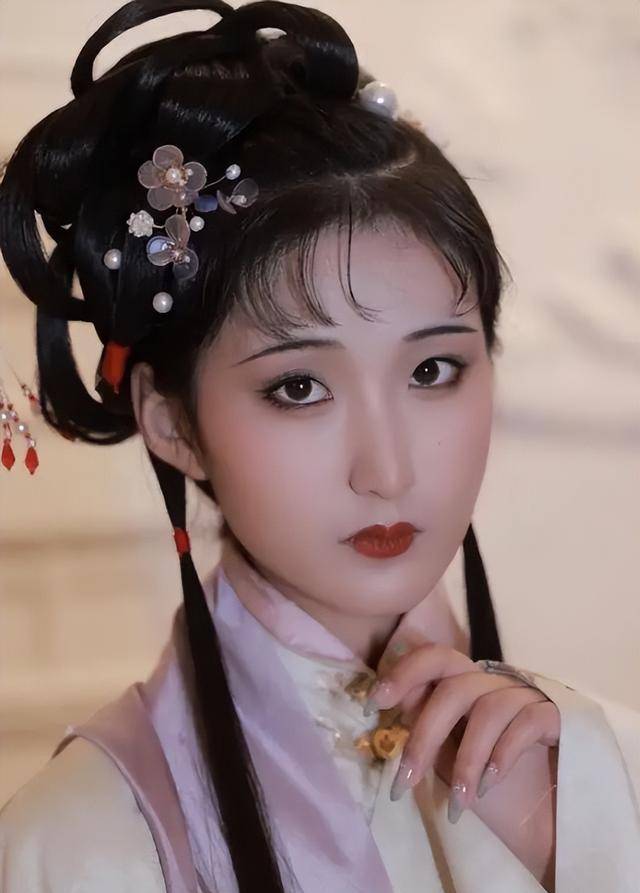 17岁少女神似林黛玉<strong></p>
<p>扣币</strong>，艺考惊艳评委，网友惊呼：陈晓旭重生！