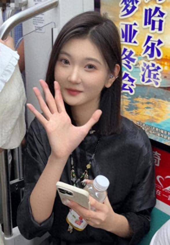 女孩身高2米26貌美如花<strong></p>
<p>td币</strong>，妈妈天天发愁：白长这么漂亮，没人敢追