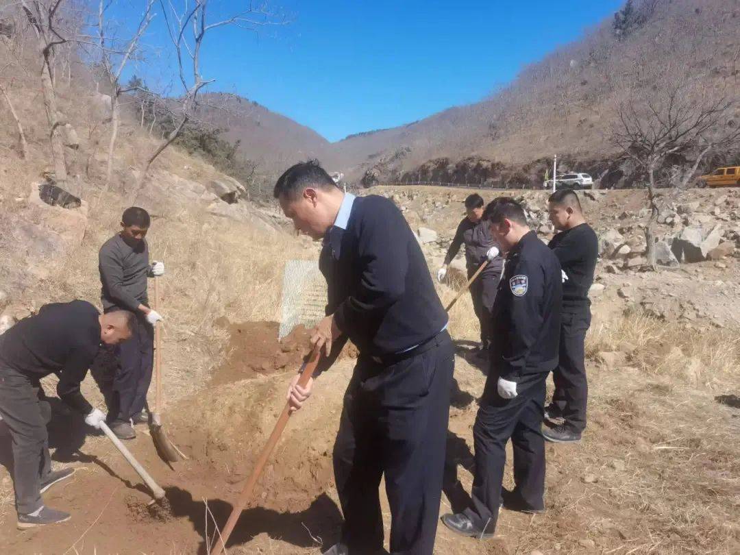 重检尸体确定尸源<strong></p>
<p>鲸鱼币</strong>，山东警方破获18年前命案，一对男女被抓