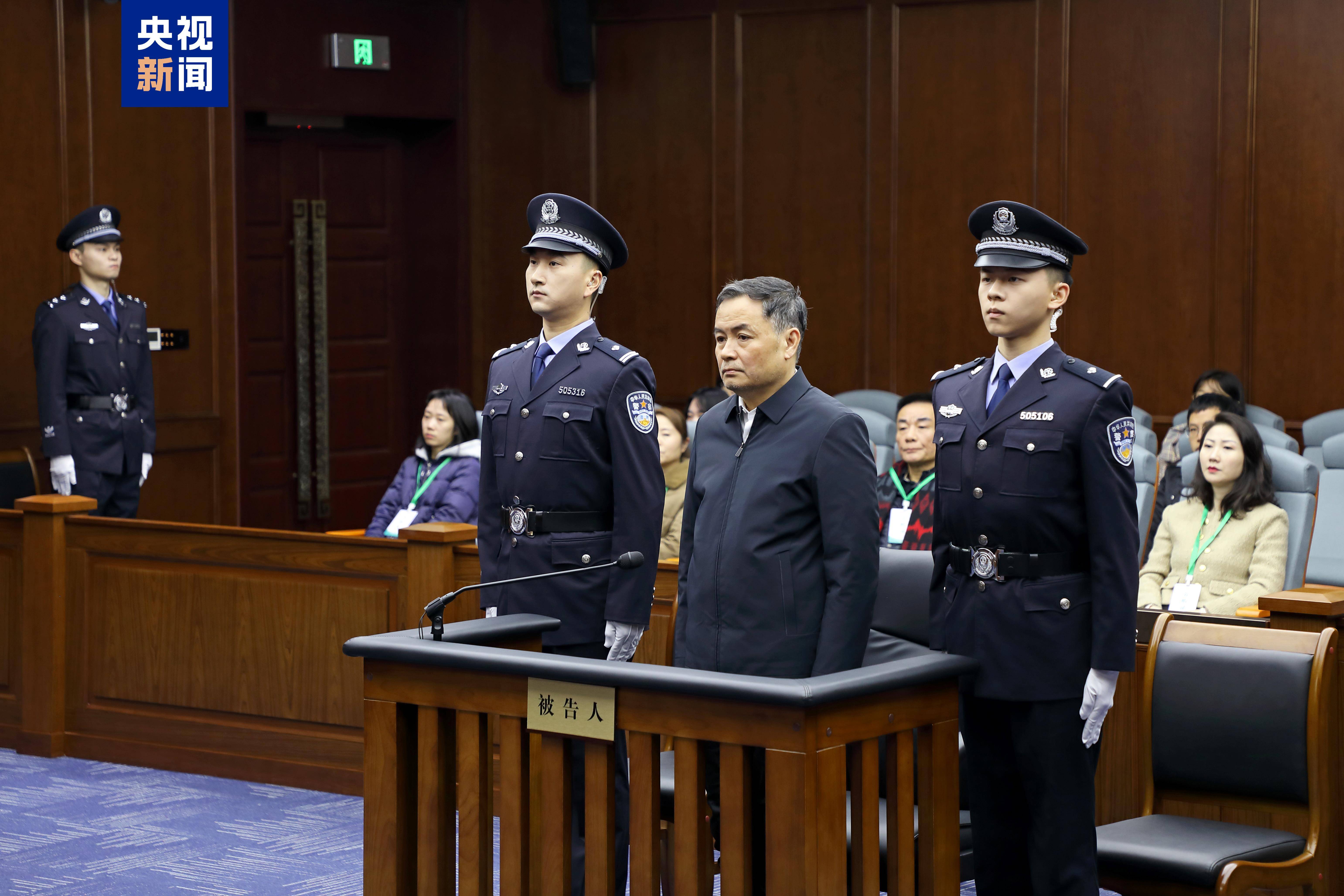 副处级贪到副部级<strong></p>
<p>鲸鱼币</strong>,从财政部“空降”半年就落马,他获刑14年