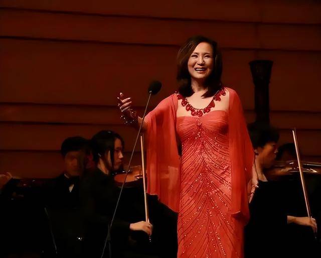 原来早已退出中国籍?被老外“玩腻就丢掉”的郑绪岚<strong></p>
<p>鲸鱼币</strong>,却回国捞金