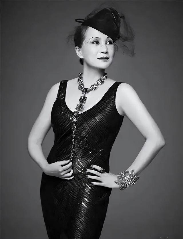 原来早已退出中国籍?被老外“玩腻就丢掉”的郑绪岚<strong></p>
<p>鲸鱼币</strong>,却回国捞金