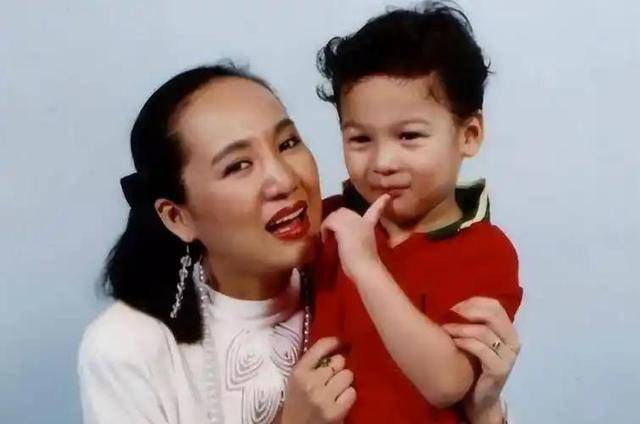 原来早已退出中国籍?被老外“玩腻就丢掉”的郑绪岚<strong></p>
<p>鲸鱼币</strong>,却回国捞金