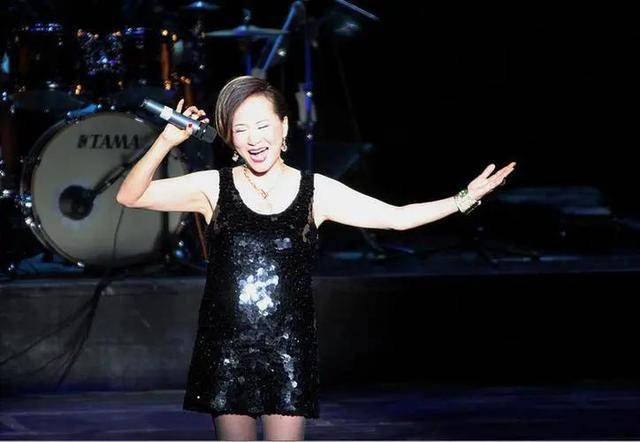 原来早已退出中国籍?被老外“玩腻就丢掉”的郑绪岚<strong></p>
<p>鲸鱼币</strong>,却回国捞金