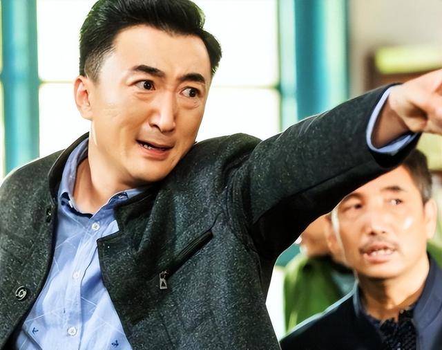 他是知名演员<strong></p>
<p>鲸鱼币</strong>，40岁二胎得女，41岁突然离世将悲痛留给妻子与儿女