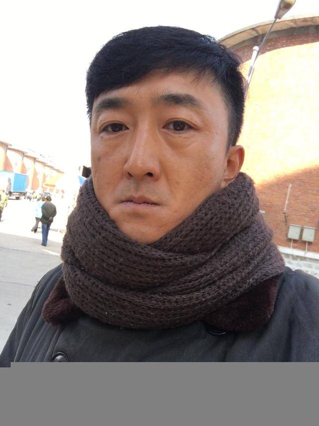 他是知名演员<strong></p>
<p>鲸鱼币</strong>，40岁二胎得女，41岁突然离世将悲痛留给妻子与儿女