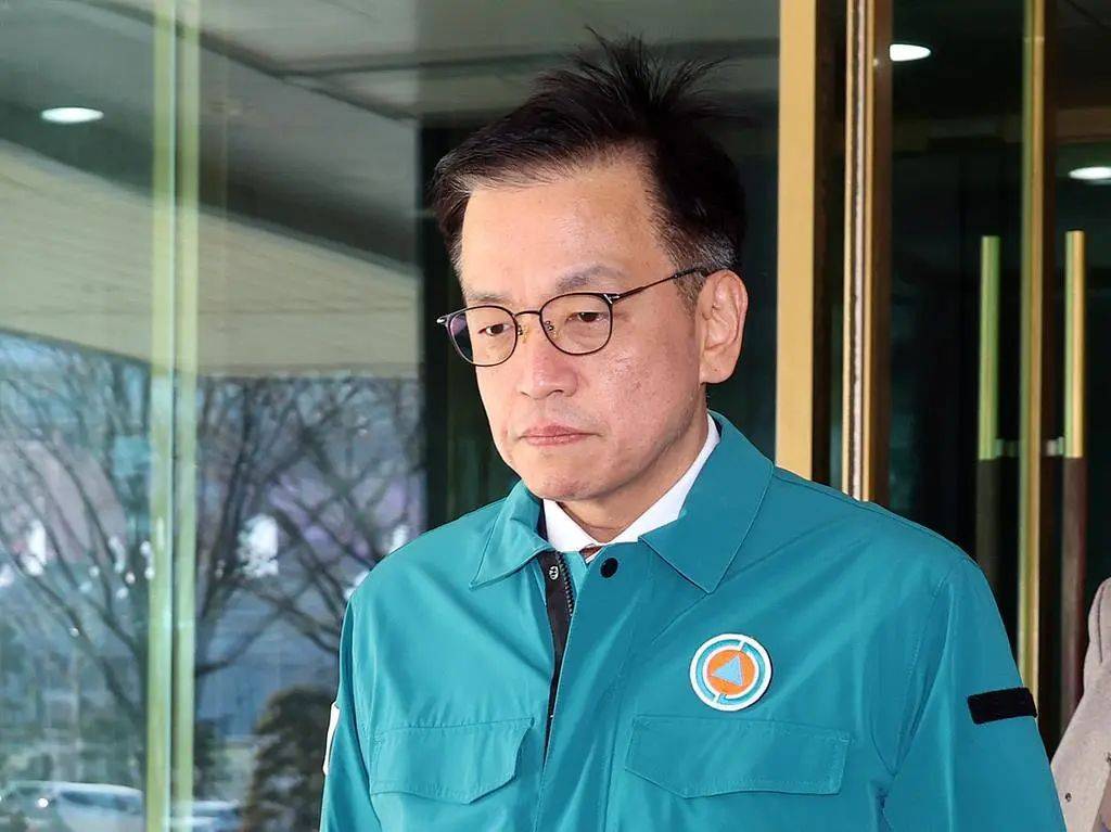 最新消息：黑匣子部分受损！179人遇难<strong></p>
<p>币圈社区</strong>，有人一家9口都在机上，济州航空CEO鞠躬道歉！航司：事发前已投保10亿美元责任保险赔偿