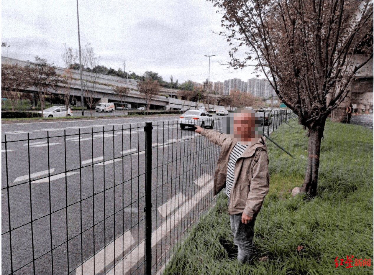 成都三环主路惊现小轿车跨过隔离带掉头<strong></p>
<p>wfee币</strong>,原来是司机酒驾走错路……