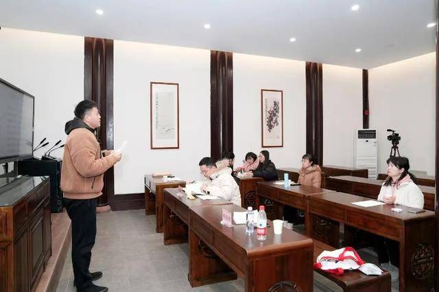 成都女博士二十多分钟背诵83首古诗词<strong></p>
<p>新农币</strong>，获杜甫草堂终身免票：两个月背了超6400字