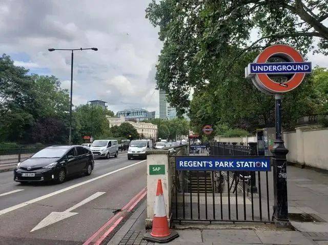 广州出现“超迷你”地铁口<strong></p>
<p>新农币</strong>,仅容两人并排走