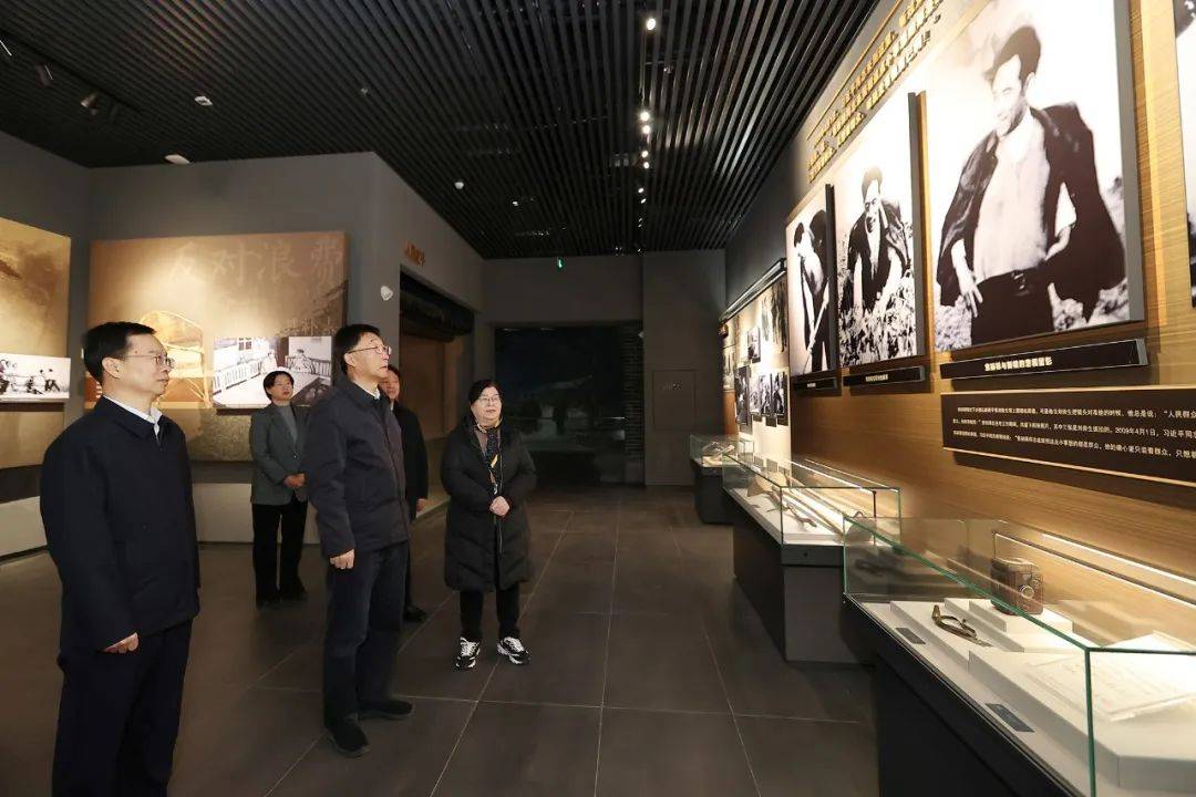 履新后首日<strong></p>
<p>新农币</strong>,刘宁到兰考县调研