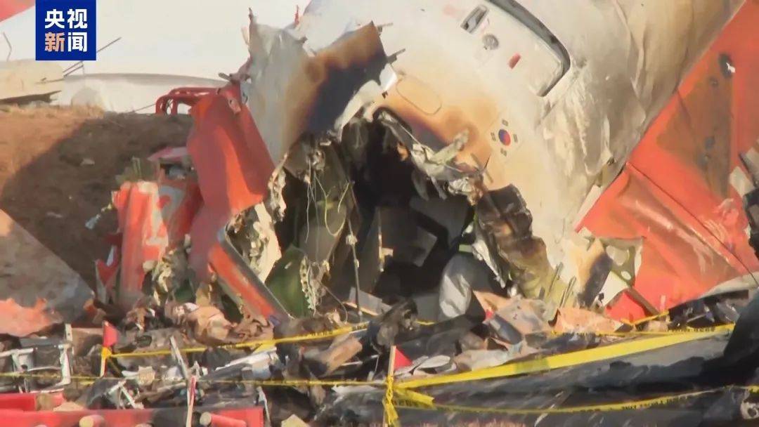 韩国空难机长最后动作曝光<strong></p>
<p>币行情app</strong>,“他可能一直紧握操纵杆坚持到了最后”!涉嫌职务过失致死,涉事航司高管被禁止出国!调查中飞机残骸再次起火