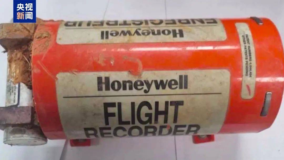 韩国空难机长最后动作曝光<strong></p>
<p>币行情app</strong>,“他可能一直紧握操纵杆坚持到了最后”!涉嫌职务过失致死,涉事航司高管被禁止出国!调查中飞机残骸再次起火