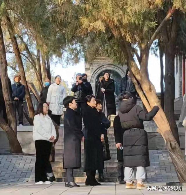 周涛来邯郸<strong></p>
<p>炒币的网站</strong>,出圈的竟然是旁边的鸡窝头讲解员,周涛:孩子刚睡醒