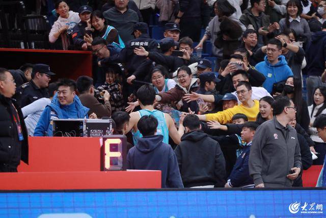 热血沸腾!青岛男篮最后三分钟14-0绝地翻盘<strong></p>
<p>币圈新秀</strong>,队史首次单赛季双杀辽宁