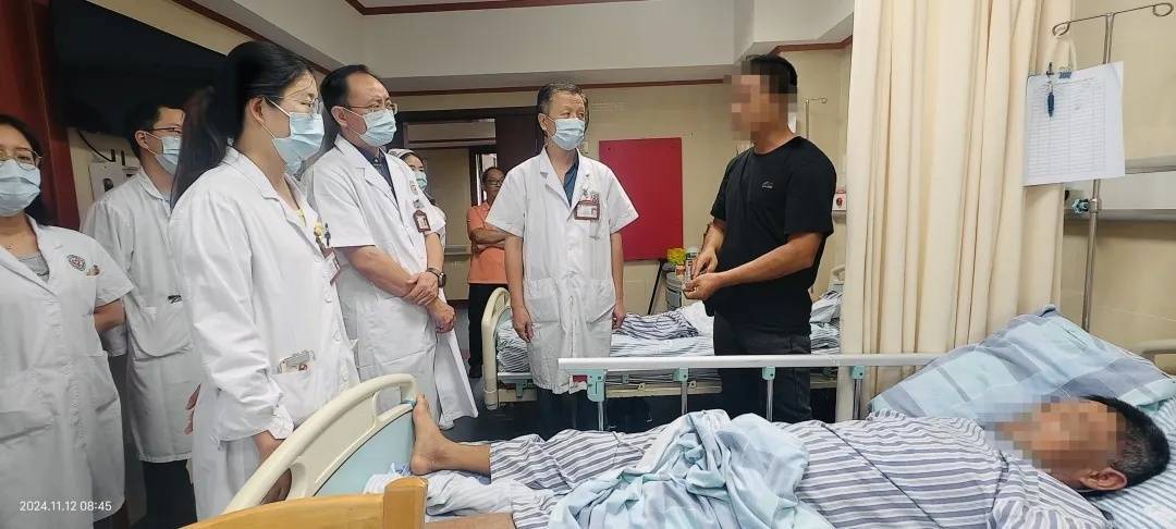 广州一“老酒鬼”路边捡到宝<strong></p>
<p>合约币走势</strong>，笑着笑着倒下了……