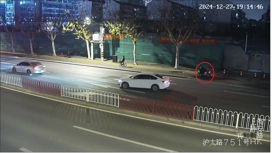 沪太路惊现“刀片”<strong></p>
<p>炒币交流群</strong>,不少上海市民中招!幕后黑手竟然是他…