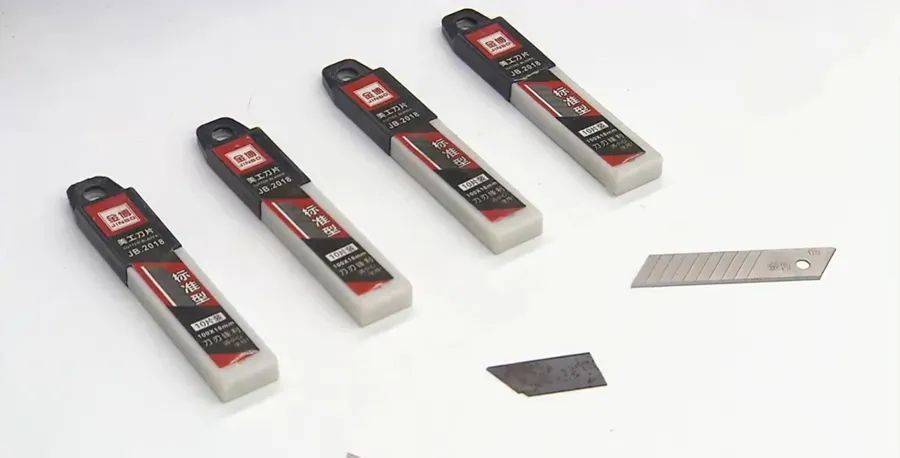 沪太路惊现“刀片”<strong></p>
<p>炒币交流群</strong>,不少上海市民中招!幕后黑手竟然是他…