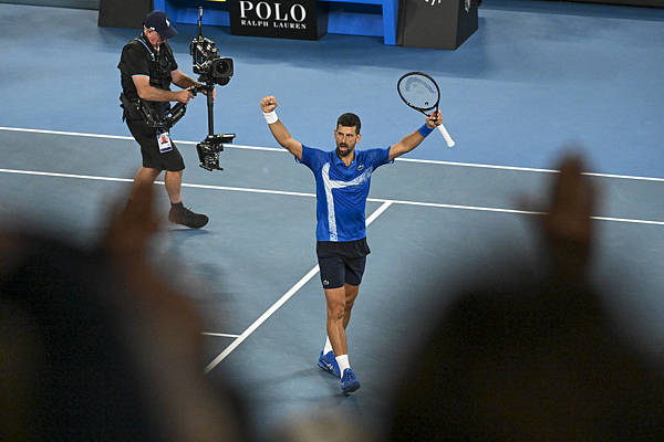 靠着“一条半腿”力克阿尔卡拉斯晋级澳网四强<strong></p>
<p>炒币交流群</strong>,谁敢说德约科维奇老了?