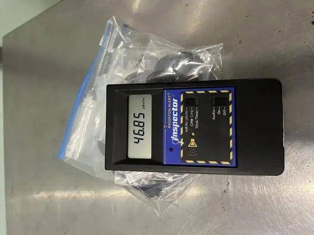 扔掉!这种“石头”戴一天<strong></p>
<p>炒币交流群</strong>,辐射量相当于上百次胸透